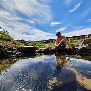 Hotel Laugarholl With Natural Hot Spring